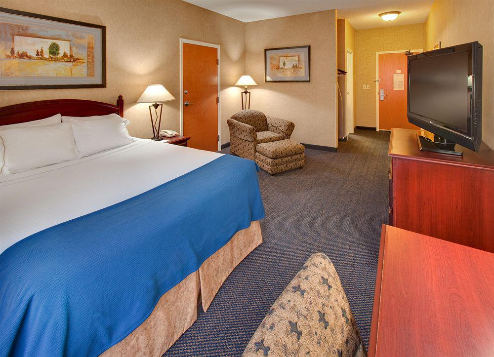 Holiday Inn Express Jamestown By Ihg Exterior foto