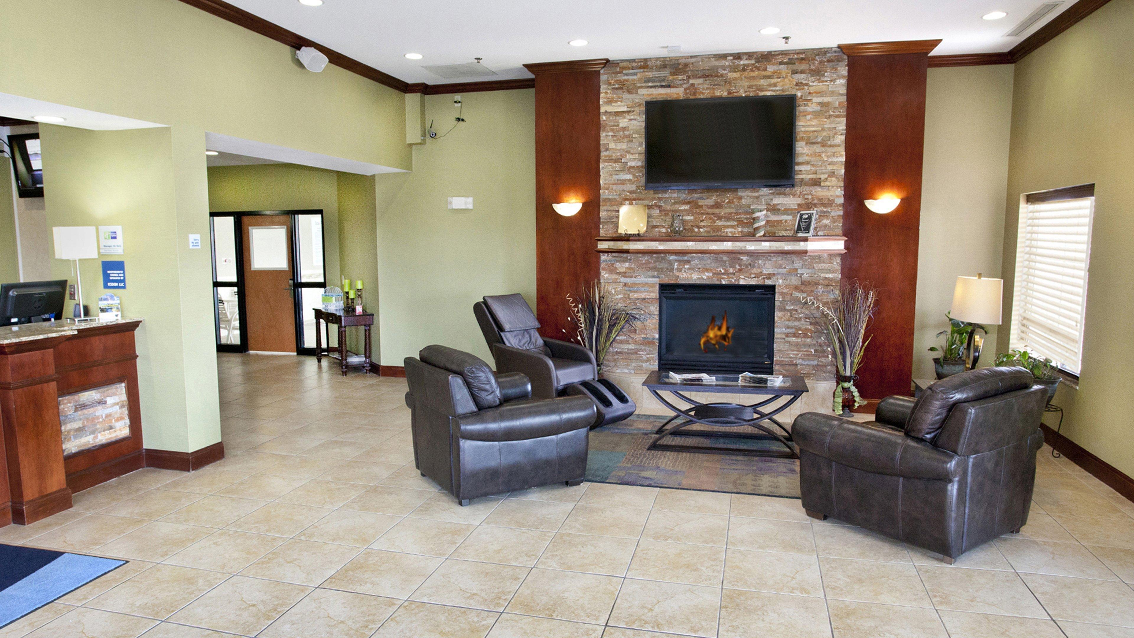 Holiday Inn Express Jamestown By Ihg Exterior foto